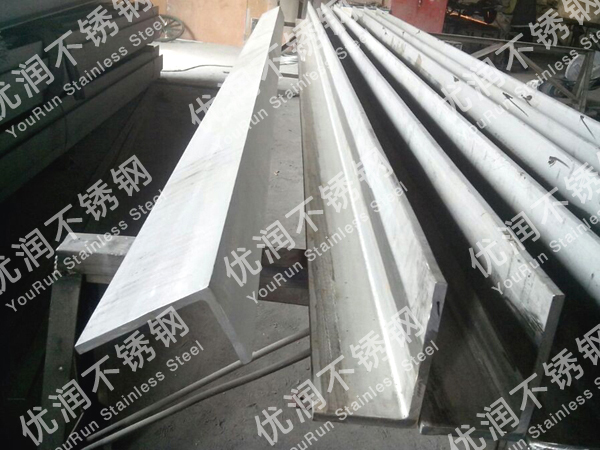 ���ȱߵĽǸ�